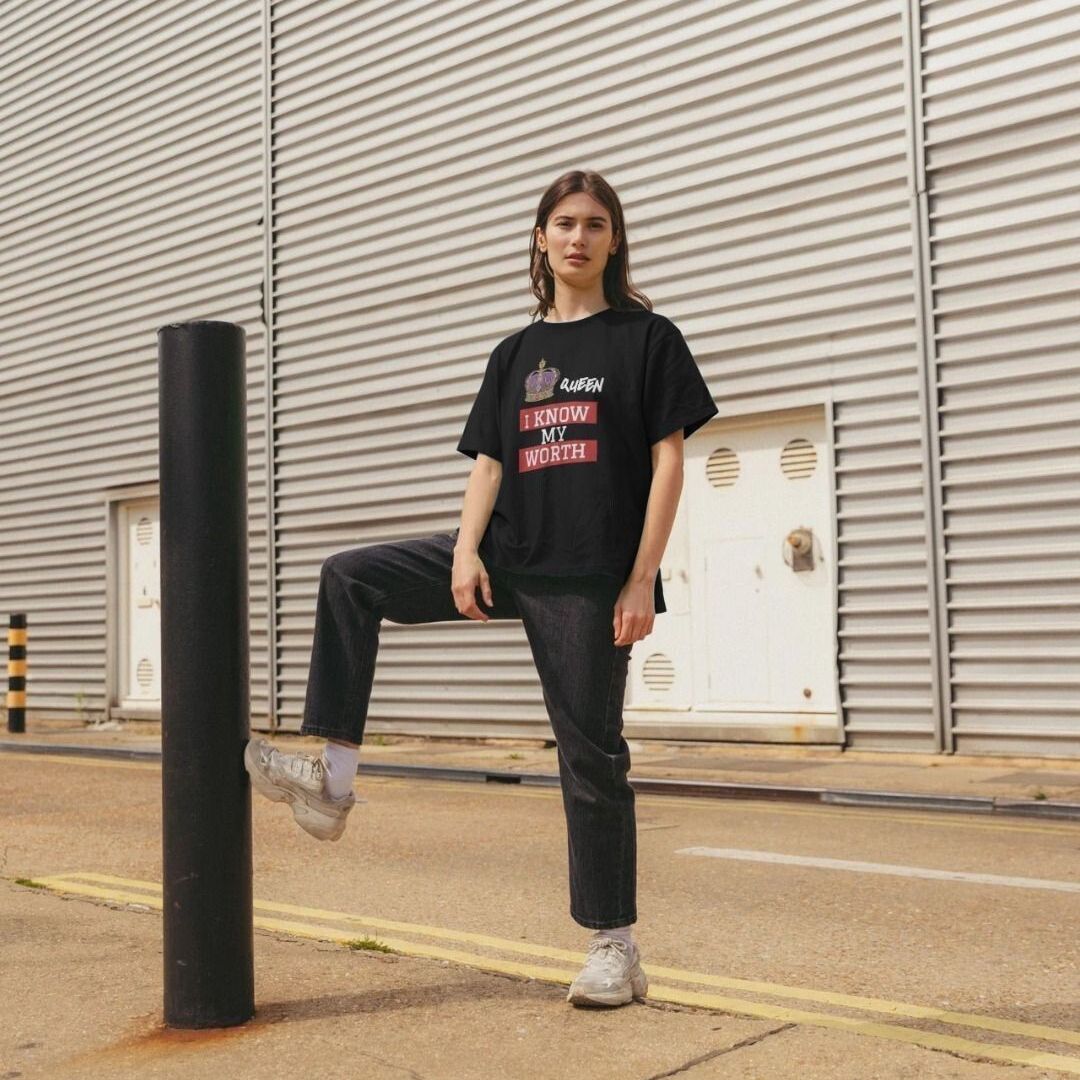 I Know My Worth - Women's T Shirt