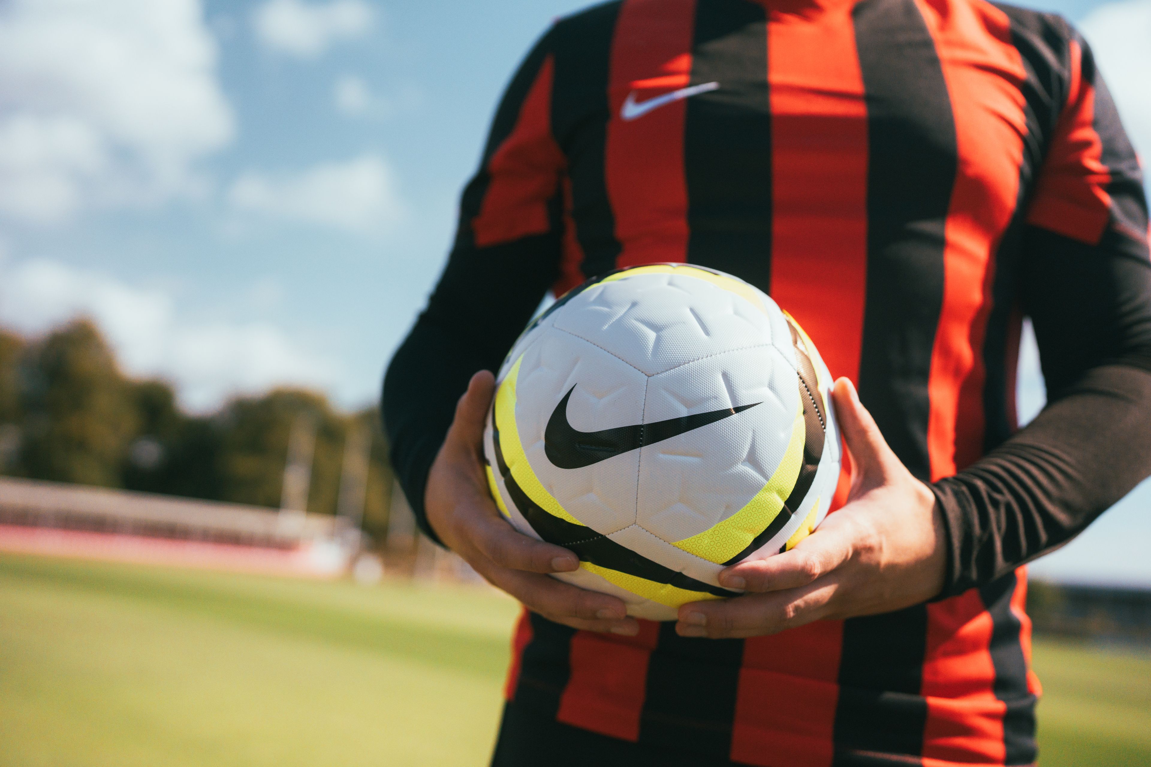 bulk buy nike footballs